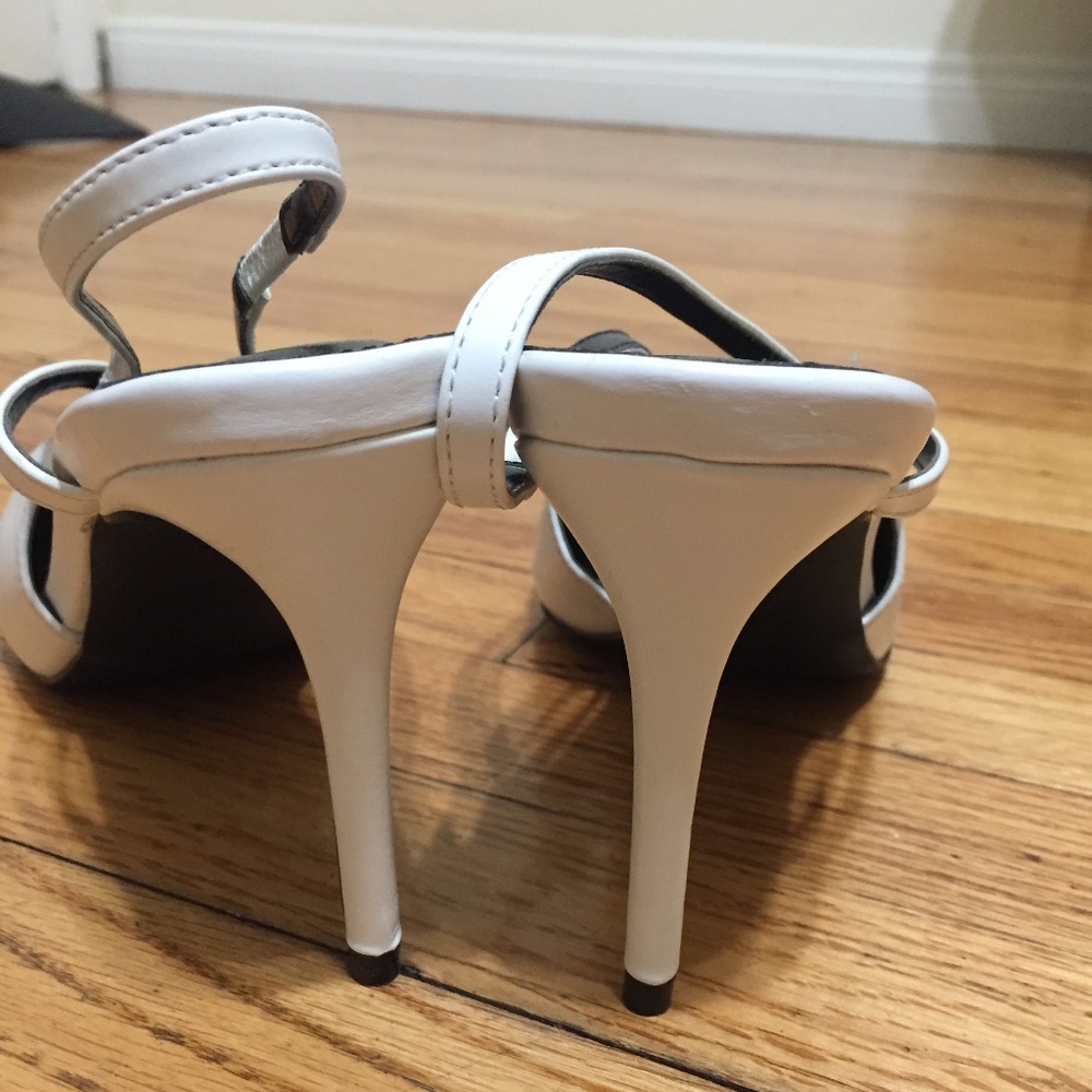 Closed Toe Heel - Picture 3 of 4
